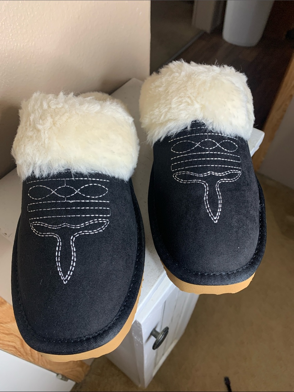 Western Black Plush Lined Slippers - Picture 2 of 4